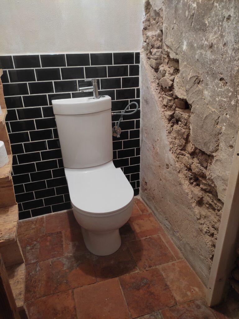toilette dans ancien cage d'escalier